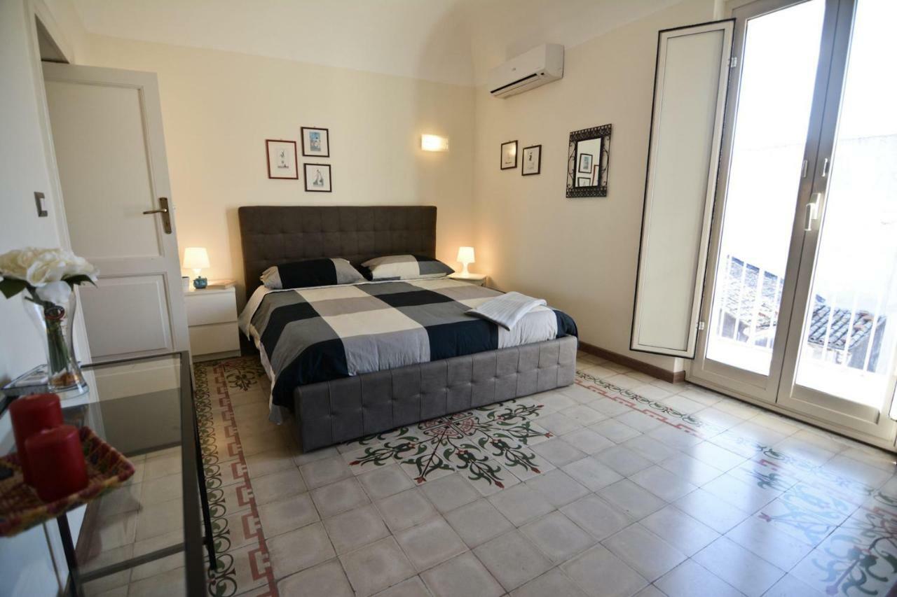 Attico Agora - Elegante Duplex Nel Cuore Di Catánia Buitenkant foto